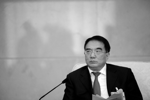 Ngày 10 tháng 8, cựu Bí thư tỉnh Liêu Ninh là Vương Mân bị cách chức và lập án điều tra. Hình là Vương Mân tại Lưỡng hội Trung Quốc năm 2013.