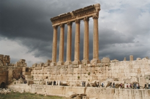 Những cây cột còn sót lại của Đền Jupiter (ảnh: fouad awada/Wiki)