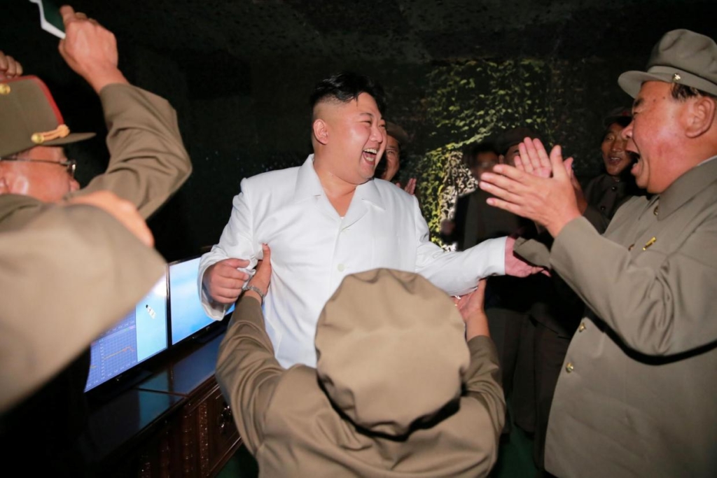 Kim Jong Un cho mở tiệc ăn mừng phóng thành công tên lửa từ tàu ngầm tháng 8/2016