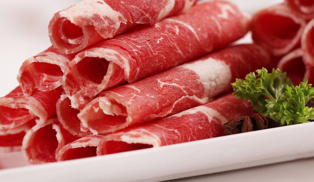 Nên hạn chế ăn thịt chế biến sẵn để phòng tránh ung thư (Ảnh: Internet)