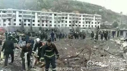 Công tác cứu hộ sau vụ nổ.