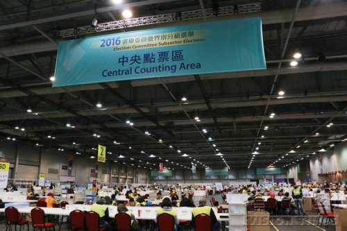 Khu trung tâm kiểm phiếu Ủy ban bầu cử Hồng Kông 2016 (Ảnh: Lishan).