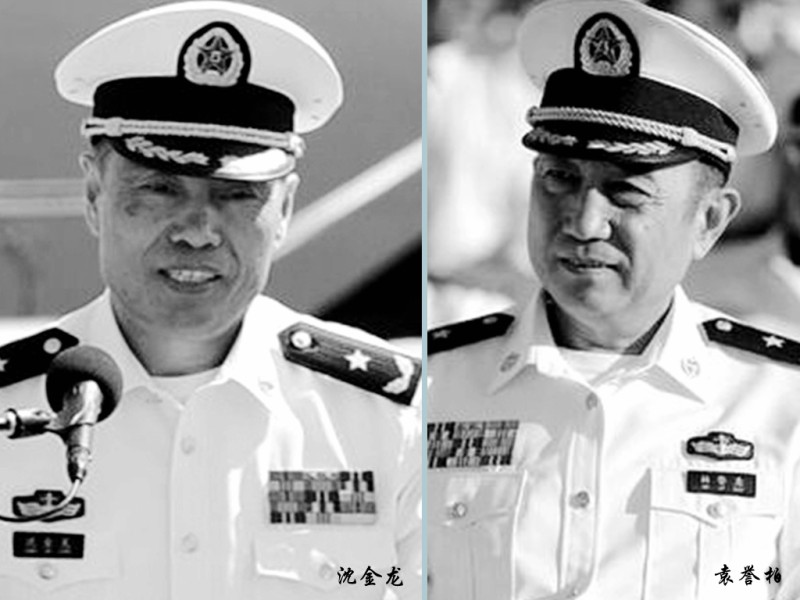 Ông Thẩm Kim Long, Tư lệnh Hải quân Trung Quốc mới được bổ nhiệm (trái) và ông Ngô Thắng Lợi (phải) vừa bị bãi nhiệm.
