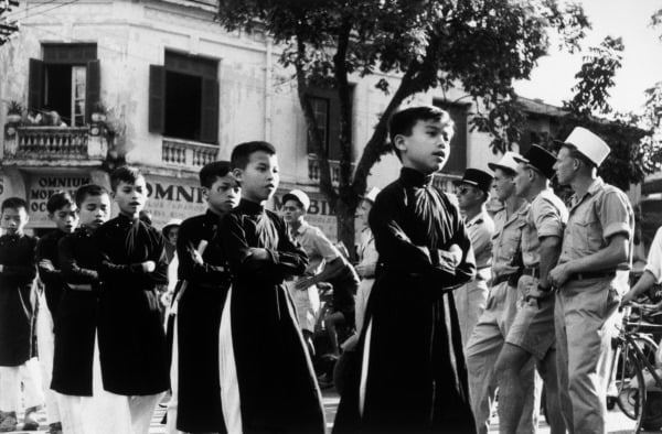 Trẻ em Nhật cúi đầu khi qua đường, 100 năm trước trẻ em Việt Nam cũng thế