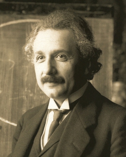 Albert Einstein trong một lần giảng bài tại Vienna vào năm 1921 (42 tuổi). (ảnh: Ferdinand Schmutzer)