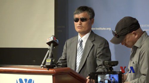 Ngày 12/4, ông Trần Quang Thành, nhà hoạt động nhân quyền khiếm thị người Trung Quốc phát biểu tại một hội nghị chuyên gia Mỹ.