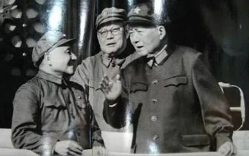 (Từ trái sang): Đặng Tiểu Bình, Diệp Kiếm Anh và Mao Trạch Đông