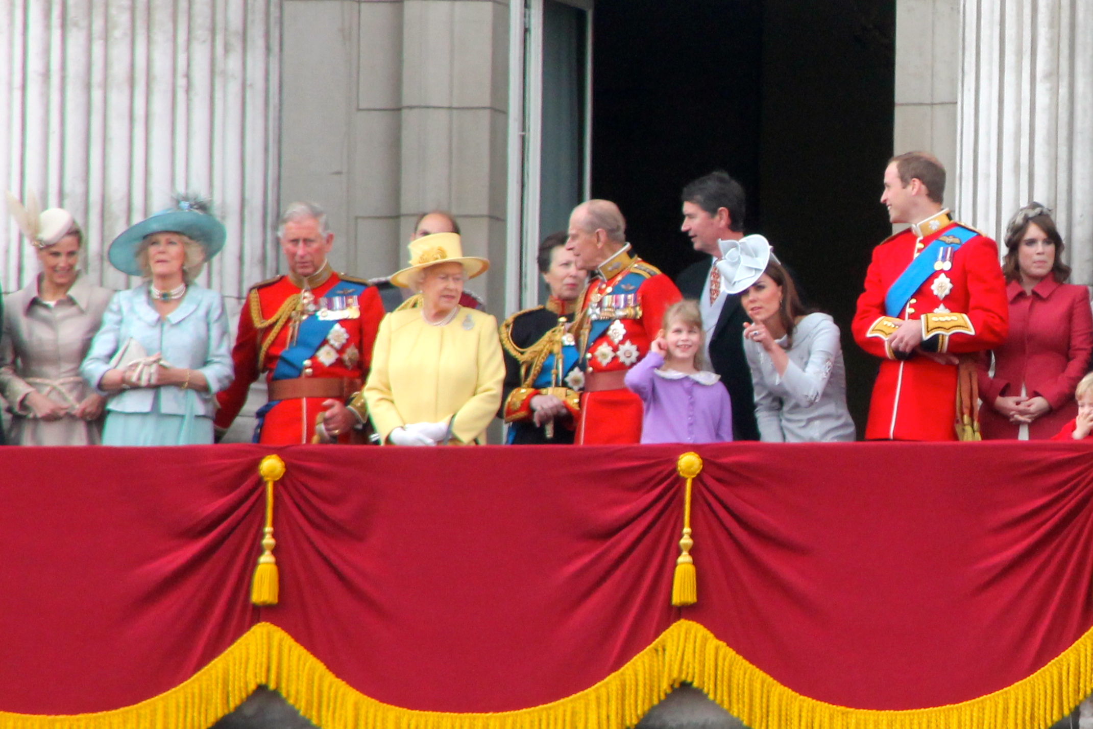 Các thành viên gia đình Hoàng gia Anh tại Cung điện Buckingham ở London (Nguồn: Wikipedia)