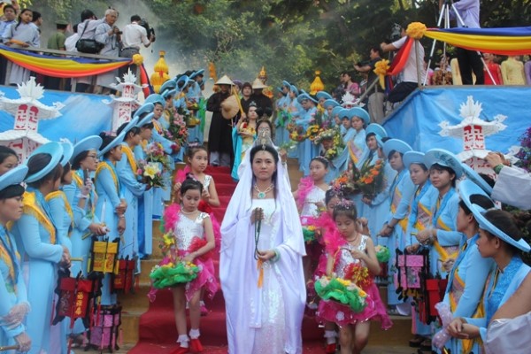 Lễ hội Quan Âm. (Ảnh theo tourism.danang.vn)