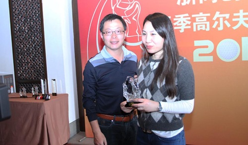Bà Tôn Thiện đạt giải ba cuộc thi golf năm 2012