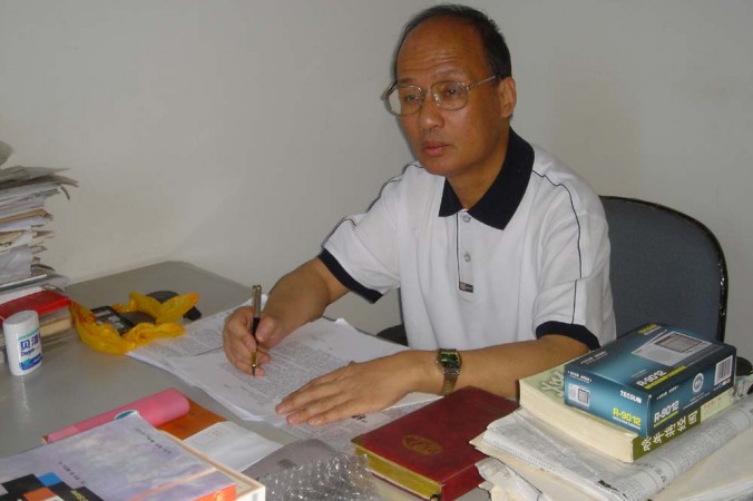 Ông Trịnh Ân Sủng (Zheng Enchong), một luật sư nhân quyền ở Thượng Hải. 