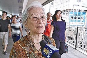 Bà Trần, một giáo sư về hưu 80 tuổi