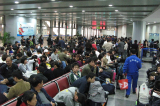 1024px Shanghai South Railway Station CRH waiting1