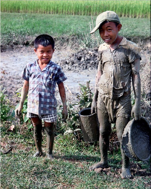 Những bức ảnh màu về làng quê Việt xưa