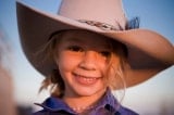 Bé gái Úc tự tử vì bị bắt nạt trên mạng và nỗi đau của gia đình