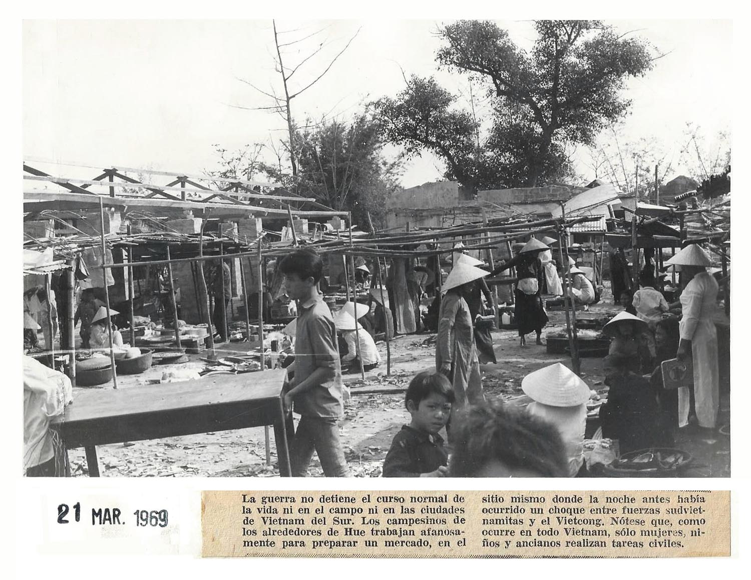1969 vietnam war town market shopping at hue 14812291113 o
