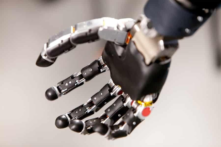 cánh tay robot điều khiển bằng ý nghĩ 