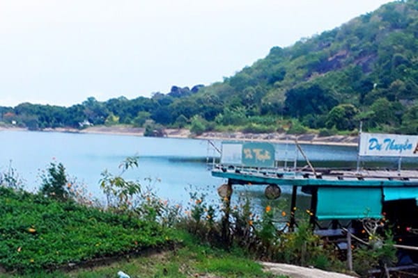 Khu du lịch Hồ Soài So.