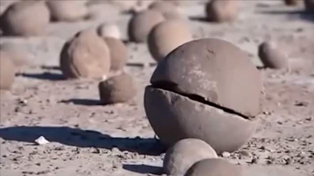 Những quả cầu đá khổng lồ bí ẩn trên hòn đảo nhỏ ở Nga