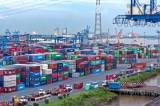 Doanh nghiệp Việt đang chịu gánh nặng chi phí logistics rất lớn. (Ảnh: Shutterstock)