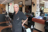 Ông lão cắt tóc cao tuổi nhất thế giới: 107 tuổi và vẫn làm việc