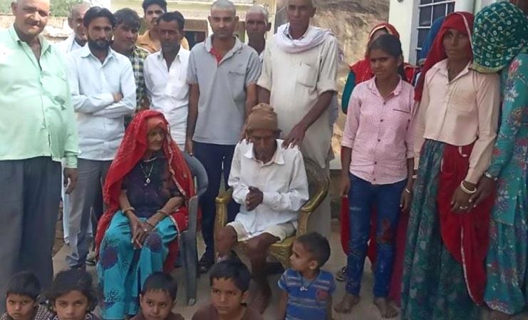 Ông cụ 95 tuổi Ấn Độ sống lại trong đám tang của mình