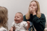 Xúc động em bé cười liên tục khi lần đầu tiên được nghe rõ
