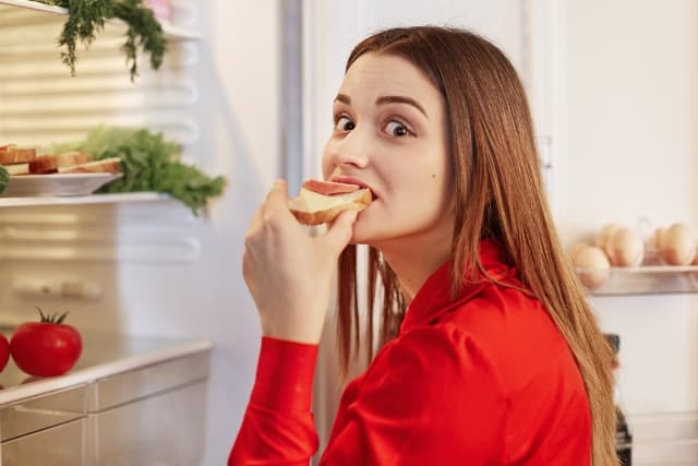 8 lý do giải thích vì sao bạn vẫn cảm thấy đói sau bữa ăn