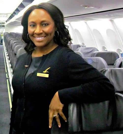 Nữ tiếp viên hàng không Mỹ cứu cô bé 14 tuổi bị lừa bán trên máy bay