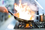 “Kẻ” gây ung thư phổi trong nhà bếp, 3 điều cần lưu ý khi nấu ăn