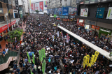 bieu-tinh-HK-16-6-crowded street
