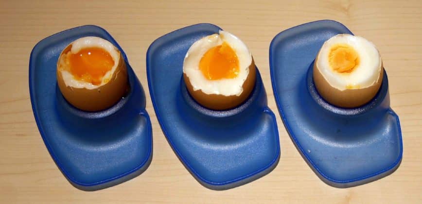  luộc trứng, bóc vỏ trứng