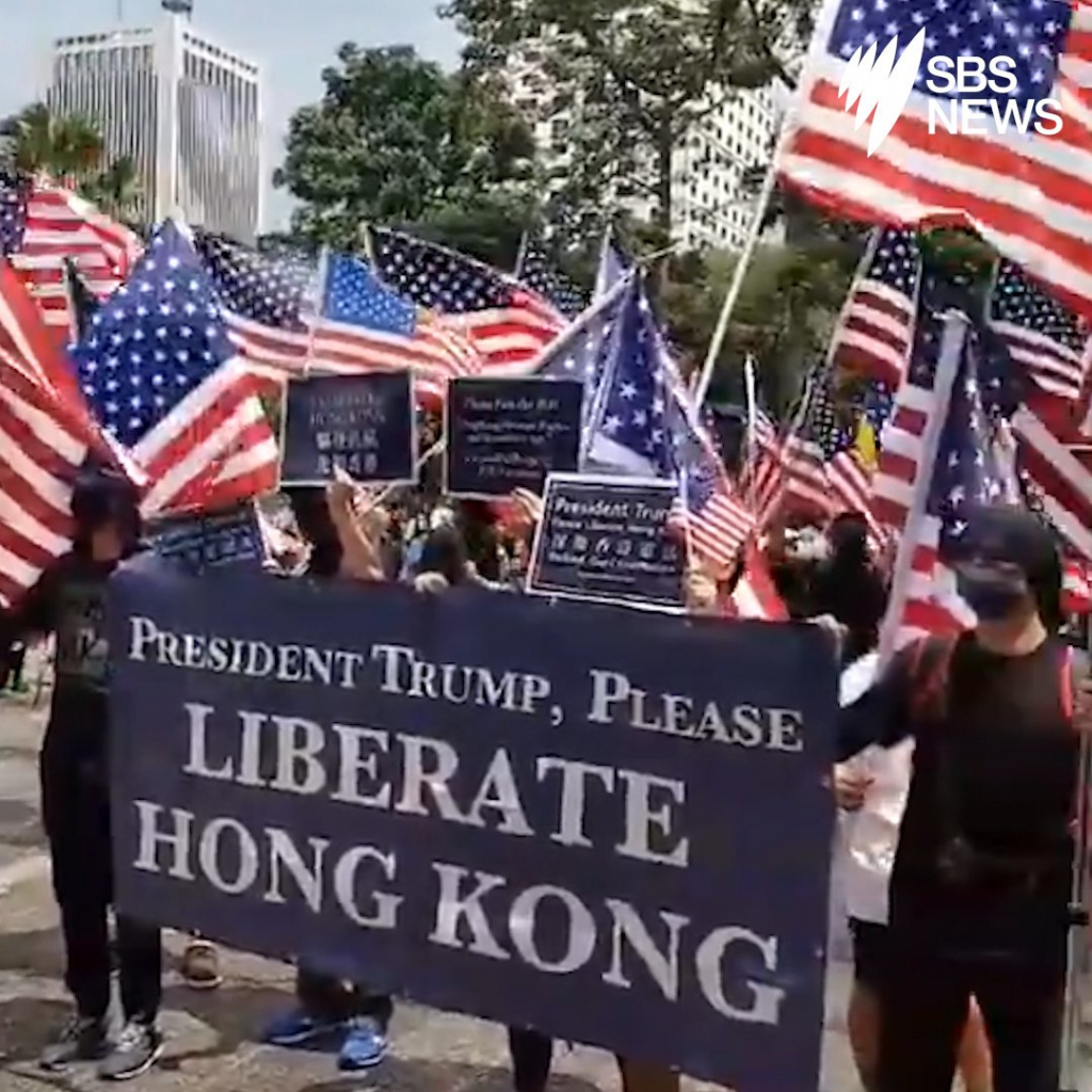 Người biểu tình tập trung gần Lãnh sự quán Mỹ hôm 8/9 để kêu gọi Tổng thống Donald Trump giải phóng Hồng Kông. 