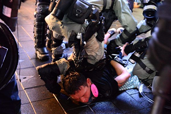 Hồng Kông, biểu tình ở Hồng Kông, cảnh sát tấn công người biểu tình