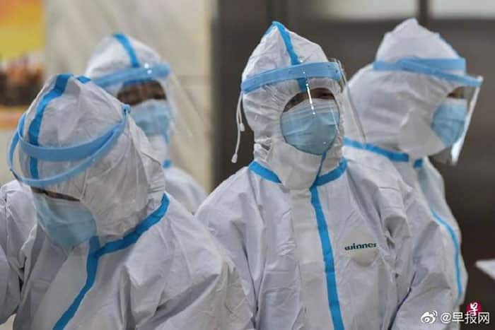 các nhân viên y tế tại ổ dịch virus corona Vũ Hán