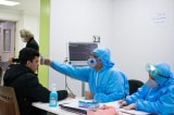 Một người đàn ông đang được kiểm tra virus corona tại Tehran (Iran) ngày 3/3/ 2020. (Ảnh: Amir Mardani/Shutterstock)