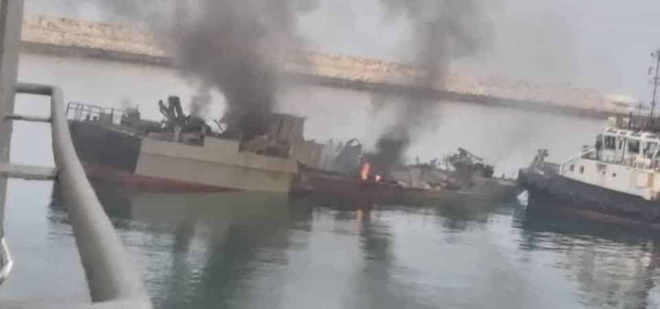 Tàu Iran bị trúng tên lửa khi đang tham gia tập trận hải quân tại Vịnh Oman hôm 9/5.