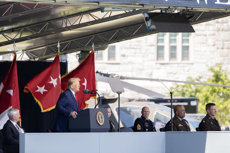 Tổng thống Donald Trump phát biểu trong lễ tốt nghiệp của hơn 1.000 học viên sĩ quan tại Học viên Quân sự West Point hôm 13/6.
