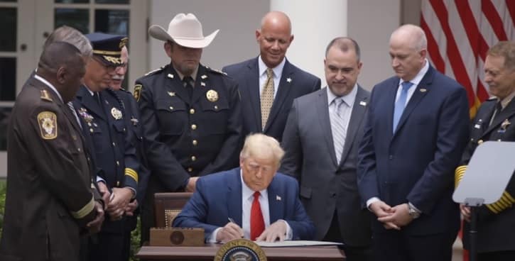 Tổng thống Trump ký lệnh cải cách cảnh sát hôm 16/6.