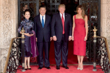 Peng Liyuan Xi Jingping Donald Trump and Melania Trump at the entrance of Mar a Lago April 2017