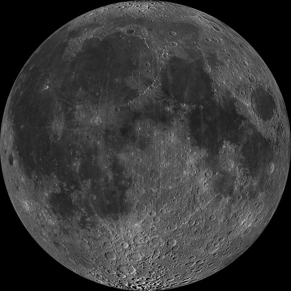 Hình ảnh quen thuộc của Mặt Trăng mà chúng ta luôn thấy khi nhìn từ Trái Đất… (Ảnh: NASA/GSFC/Arizona State University)
