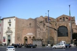 Cô gái Mỹ hoàn trả viên đá lấy trộm và xin lỗi Bảo tàng Roma