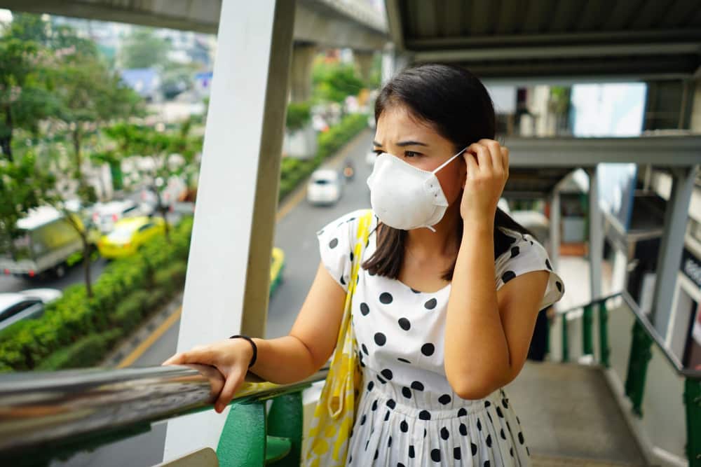 Không khí ô nhiễm, bạn có nên đeo khẩu trang chống bụi mịn?