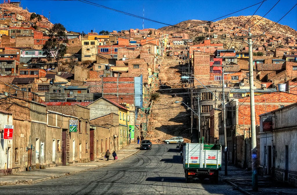 1024px Oruro street Bolivia