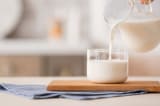 Nhật Bản thu hồi hơn 44.000 chai sữa Meiji do phát hiện thuốc kháng sinh