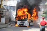 xe buýt bốc cháy