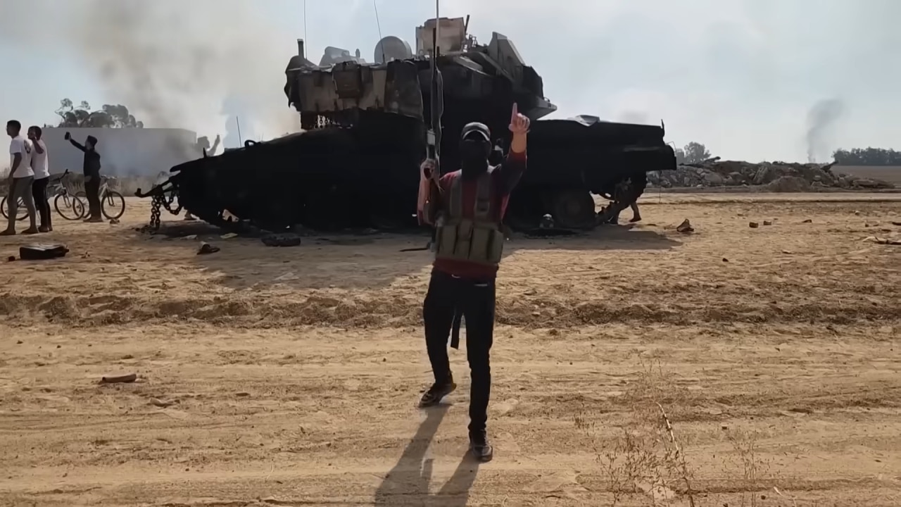 Hamas truoc Israel tank