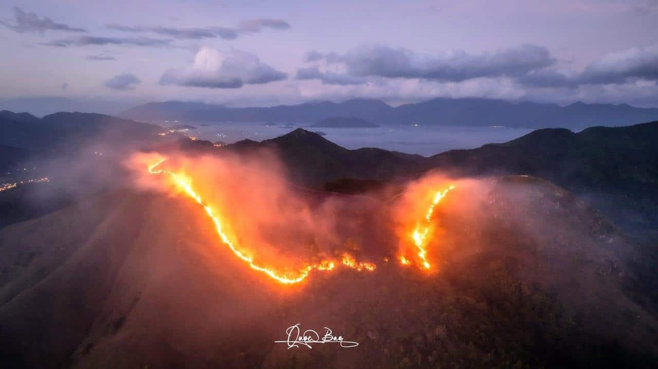TP. Nha Trang: Cháy lớn trên núi Cô Tiên