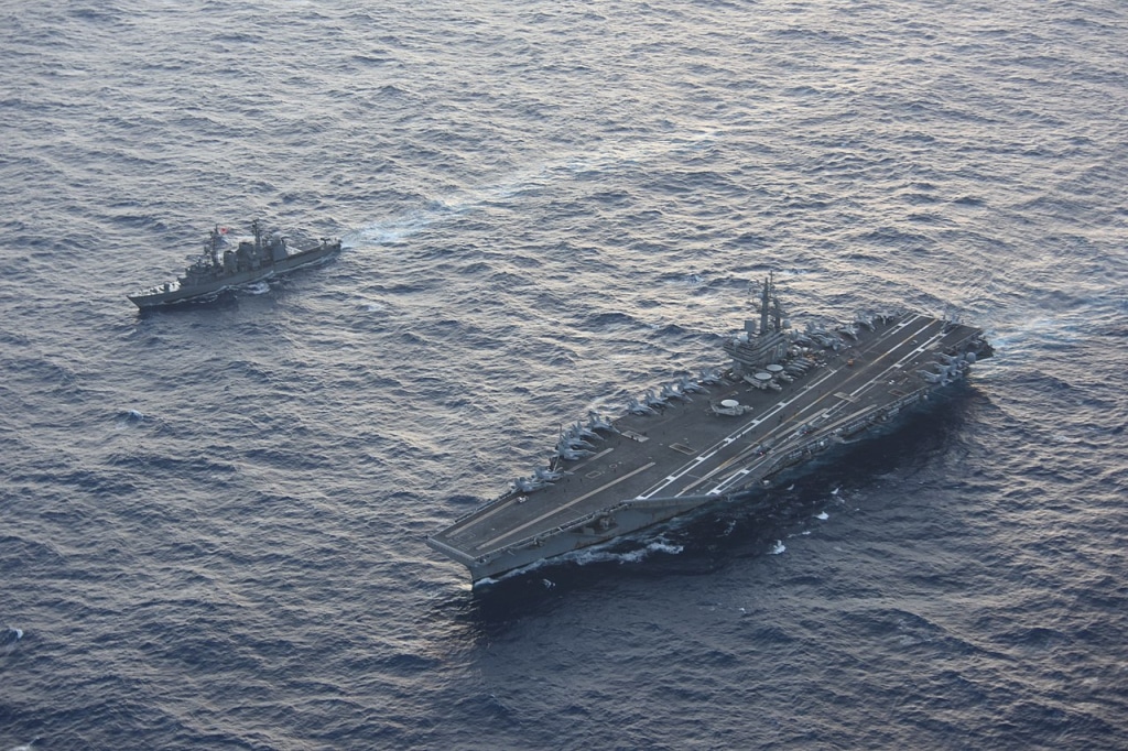 Aerial view of USS Ronald Reagan CVN 76 and JS Amagiri（DD 154）