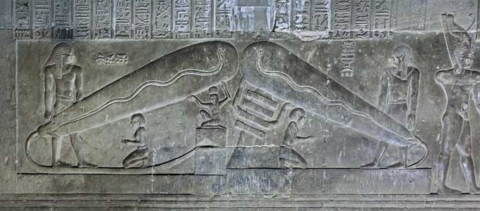 Hình khắc nổi bóng đèn điện trên bức tường phía nam - hầm mộ phía nam của đền thờ thần Hathor tại Dendera - Ai Cập (ảnh: thunderbolts.com)